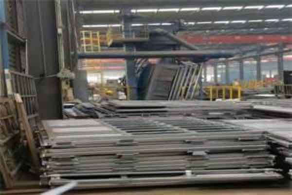 萊蕪噴（pēn）砂房工（gōng）作原理